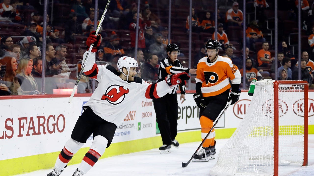 Kinkaid makes 29 saves, Devils beat Flyers 3-0